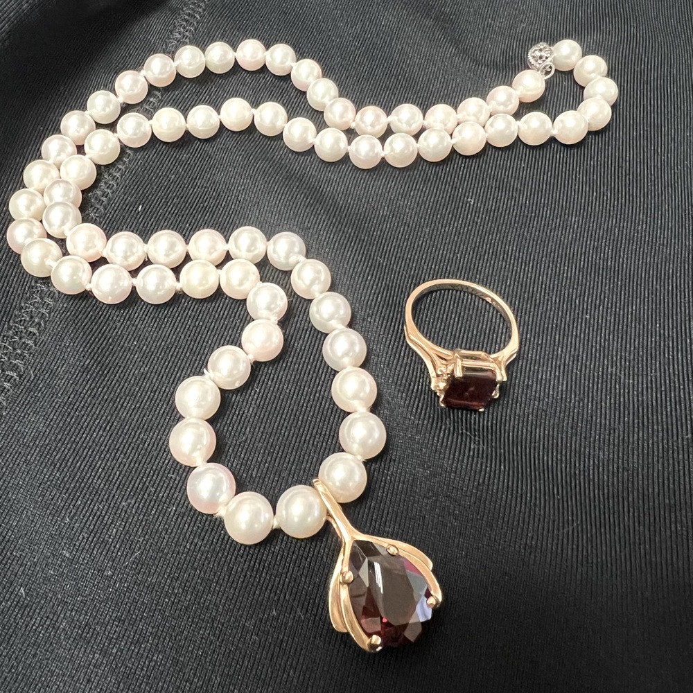 Genuine cultured pearl strand with gen garnet approx. 20” & garnet w dia ring